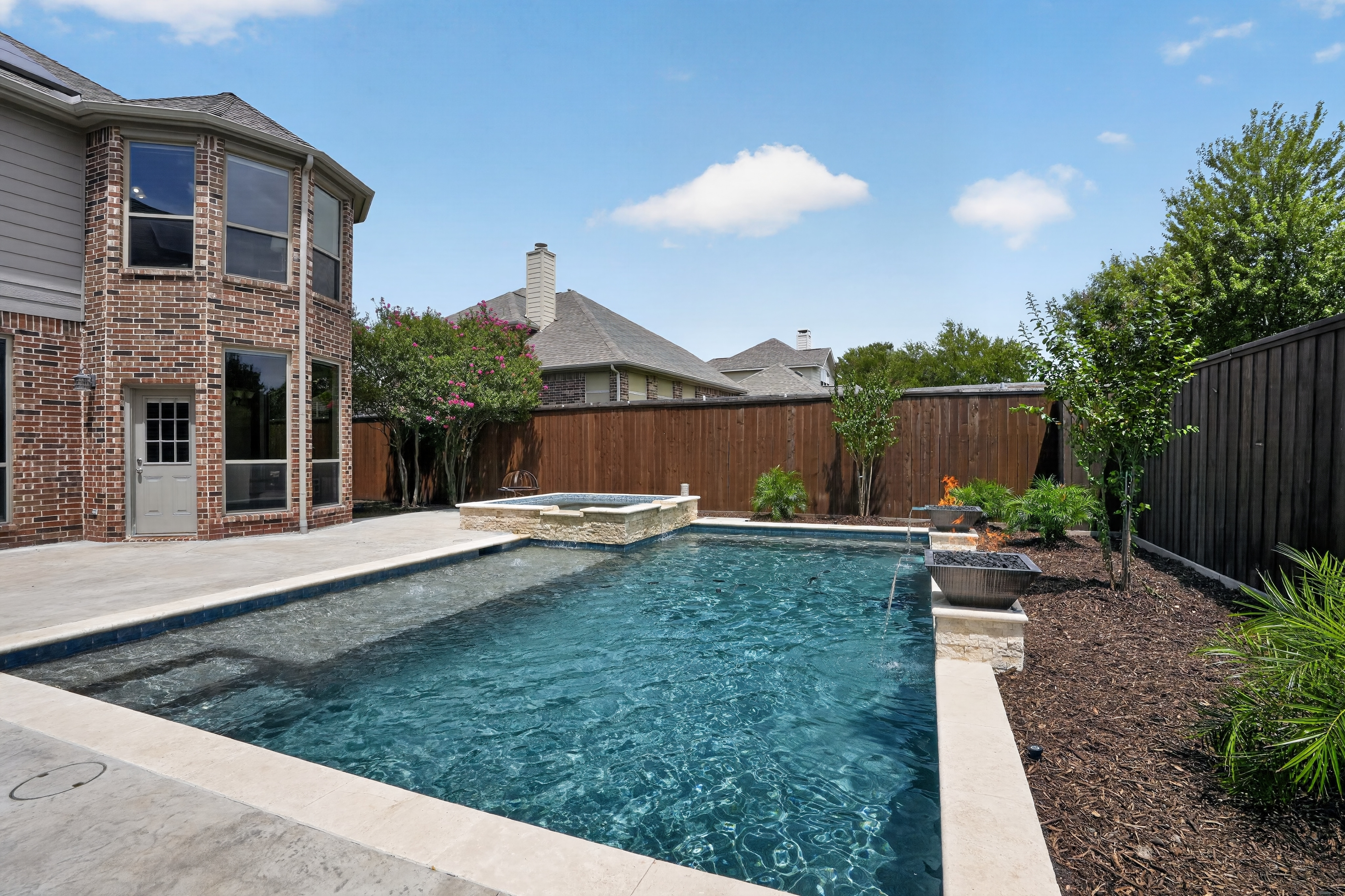 Pool & Spa